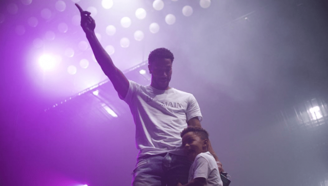 Drake Calls Derrick Rose ‘Legendary’ At Concert (Video)