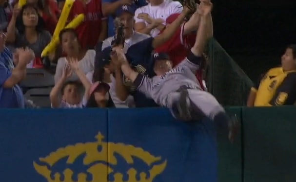 New York Yankees: Brett Gardner Makes Epic Catch To Rob Home Run (Video)