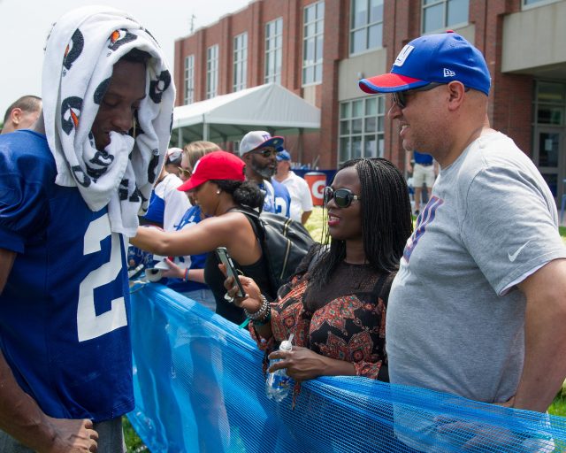 Annie Apple Picks The New York Giants As Super Bowl Champs