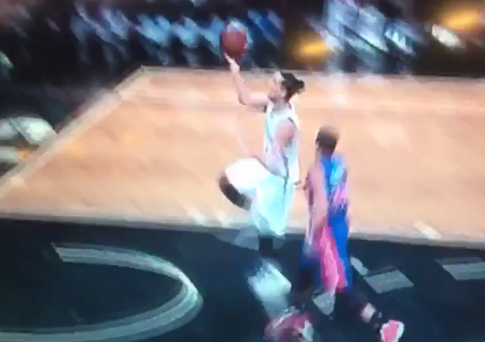 Brooklyn Nets PG Jeremy Lin Pathetically Air Balls Layup (Video)