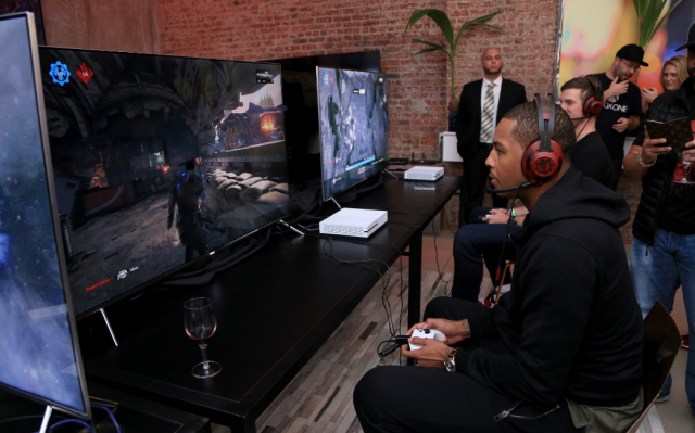 New York Knicks: Carmelo Anthony & DJ Khaled On The Sticks Before Nets Game