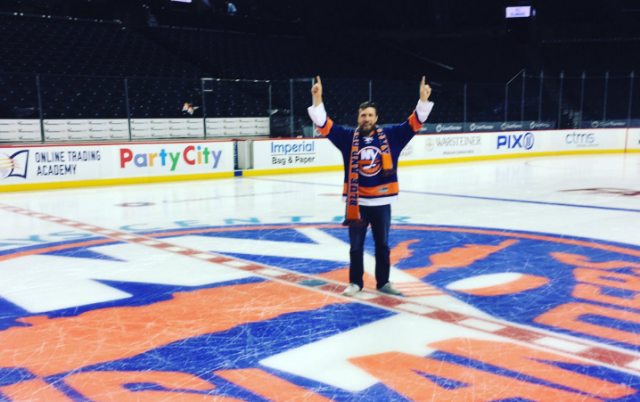 Daniel Bryan Leads New York Islanders Fans In Win