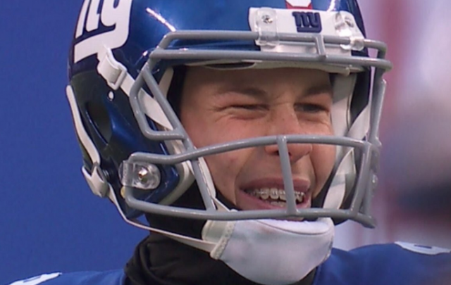 New York Giants’ Brad Wing shows off braces, gets on refs