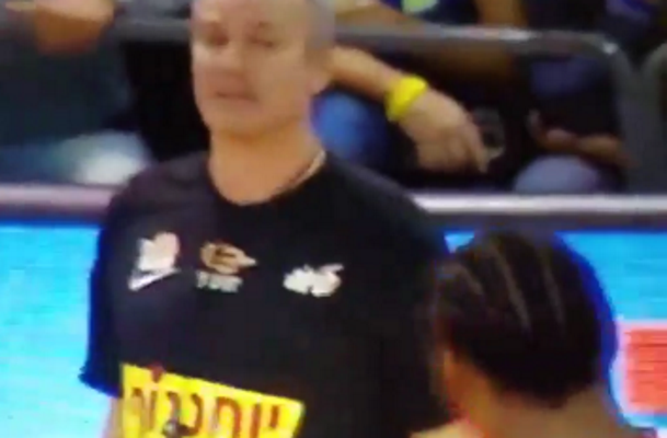 Amar’e Stoudemire Offers Referee Glasses to Help Him See (Video)