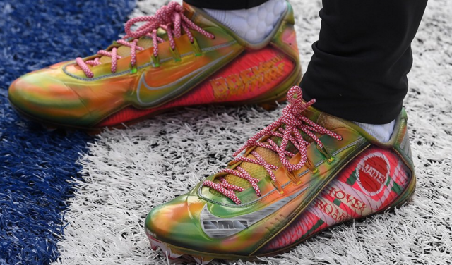 Odell Beckham Jr. sports ‘Back To The Future’ cleats prior to game against Chicago