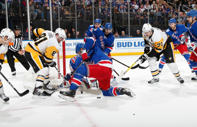 MSG crowd goes with mock cheer as New York Rangers get destroyed by Penguins (Video)