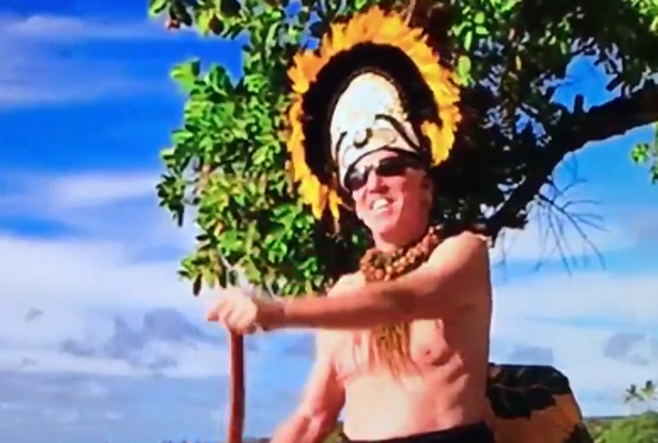 Bill Walton continues to showcase his own unique style (Video)
