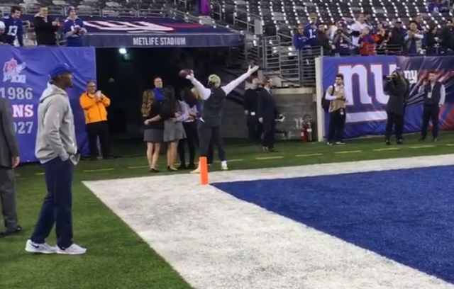 New York Giants WR Odell Beckham Jr. Performs Perfect Photobomb