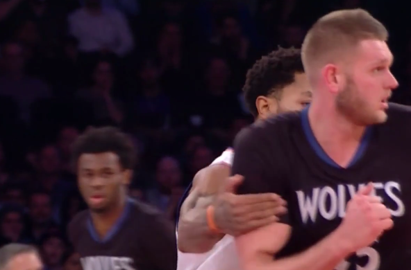 New York Knicks: A Derrick Rose foul shows us exactly what’s wrong with the NBA (Video)
