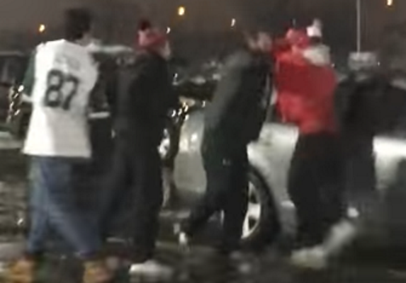 New York Jets and Miami Dolphins fans engage in pathetic parking lot fight (Video)