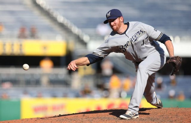 New York Mets sign two righty relief pitchers to minor league deals