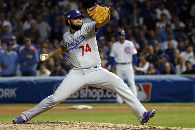 New York Yankees offer Chapman, Jansen contracts (Report)