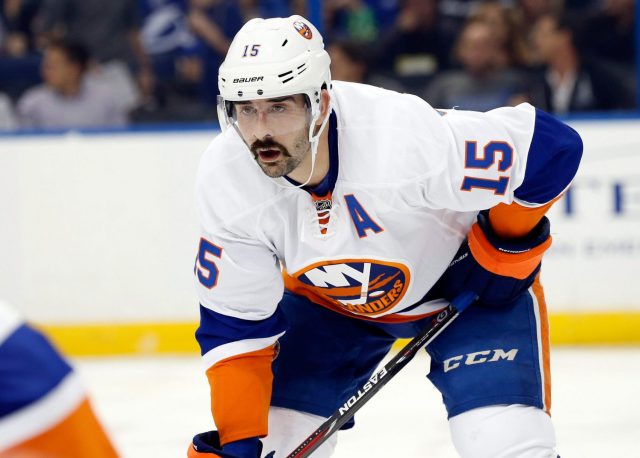 New York Islanders: Cal Clutterbuck agrees to five-year extension