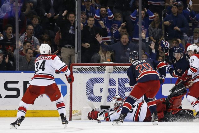 Chris Kreider’s two goals lift the New York Rangers over the Hurricanes (Highlights)