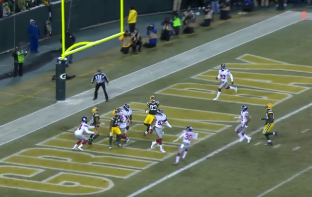 Aaron Rodgers completes spectacular Hail Mary right before halftime (Video)