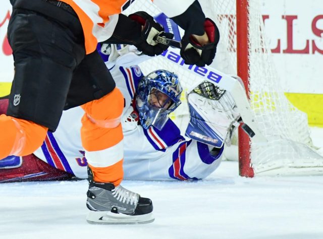 Henrik Lundqvist showcases The King as Rangers beat Flyers (Highlights)