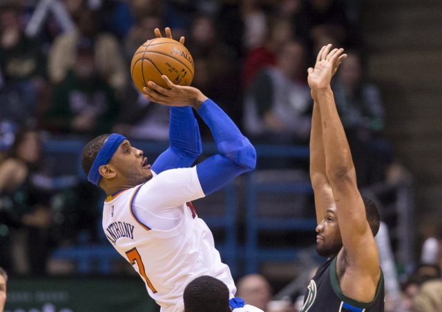 New York Knicks: Carmelo Anthony battling through a ‘bad’ shoulder injury