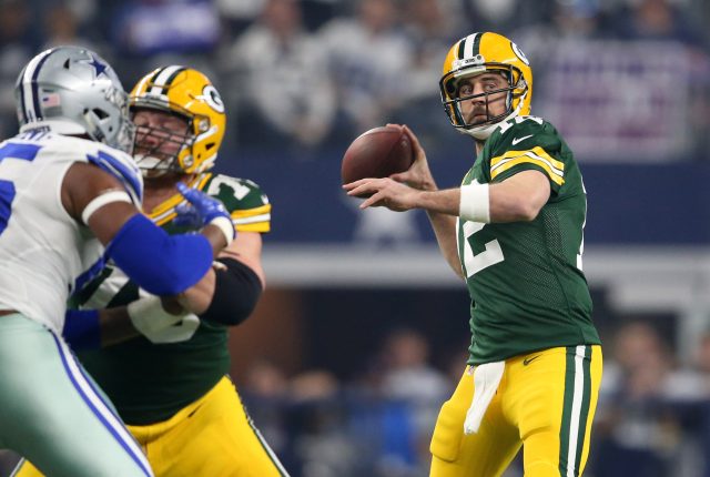 Aaron Rodgers confusing and owning the Dallas Cowboys defense early (Video)