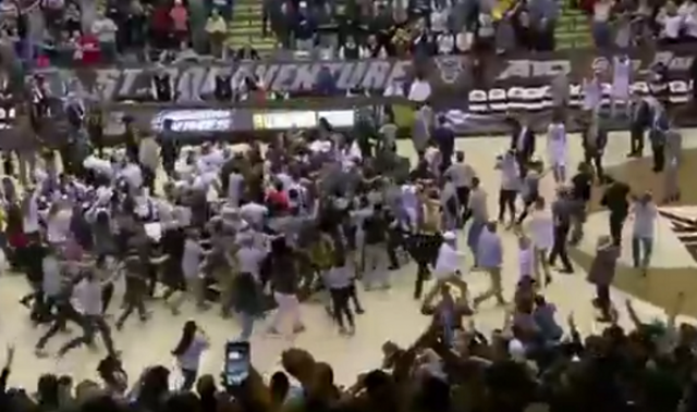 St. Bonaventure loses to VCU thanks to students rushing the court prematurely (Video)