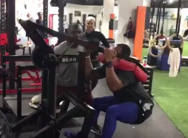 New York Mets: Yoenis Cespedes squats over 900 pounds (Video)