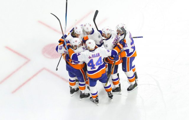New York Islanders look to keep rolling against the Devils