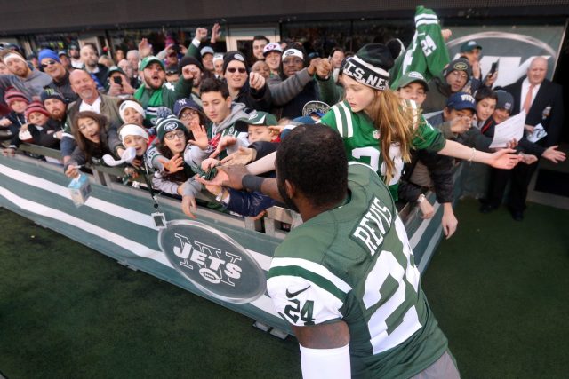 New York Jets: Darrelle Revis’ attorney claims his client was the ‘victim’ (Video)