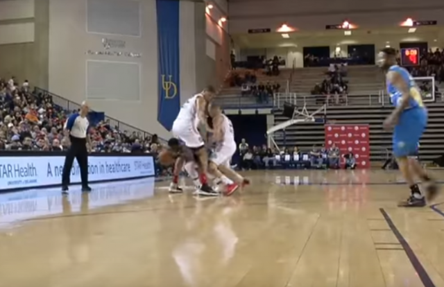 Former New York Knicks guard Nate Robinson goes through defender’s legs (Video)