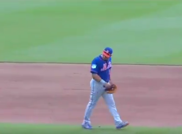 New York Mets: Asdrubal Cabrera Takes His Time Leaving Following Ejection (Video)
