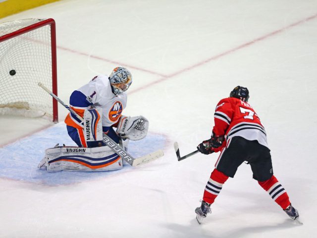 Islanders fall 2-1 in Chicago after late Panarin goal