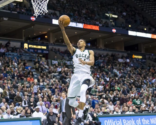 Milwaukee Bucks, Giannis Antetokounmpo Prove Too Much for New York Knicks, 104-93 (Highlights)