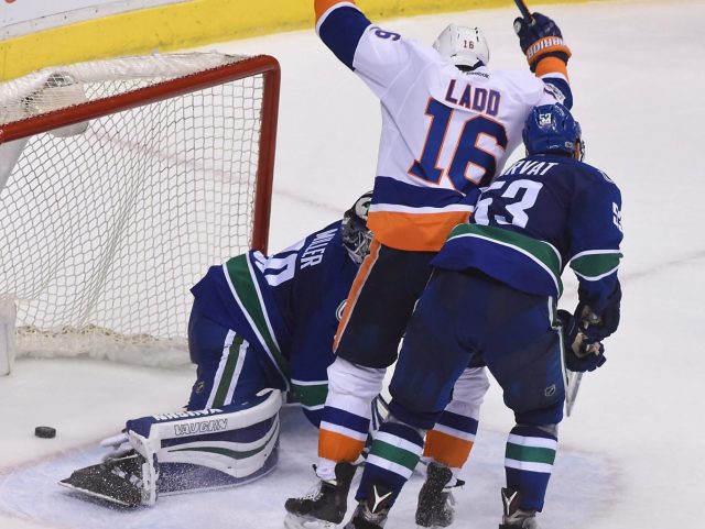 Andrew Ladd lifts Islanders to OT win after blowing late lead (Highlights)