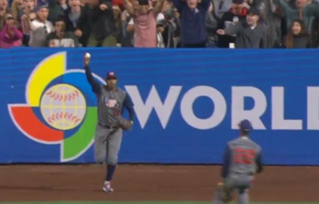Adam Jones Makes Acrobatic Catch To Rob Manny Machado Of A Homer (Video)