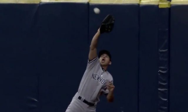 New York Yankees: Jacoby Ellsbury Shows Off Range With Leaping Catch (Video)