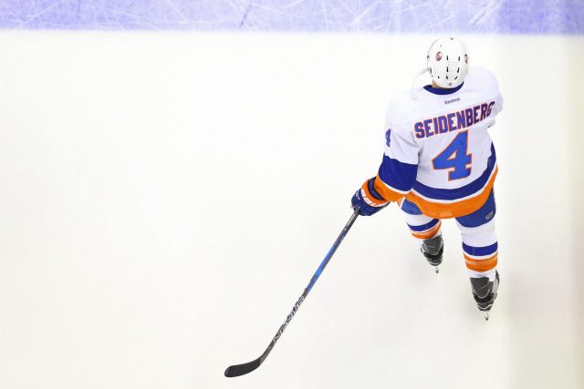 New York Islanders Re-Sign Dennis Seidenberg to 1-Year Deal