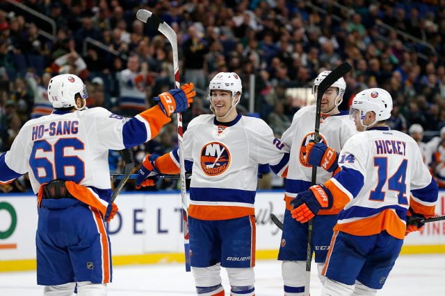 New York Islanders Edge Sabres 4-2, Keep Playoff Hopes Alive 1