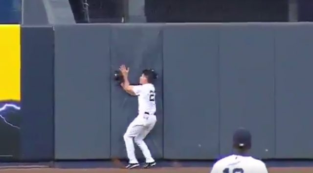New York Yankees: Jacoby Ellsbury Exits After Collision With Wall (Video)