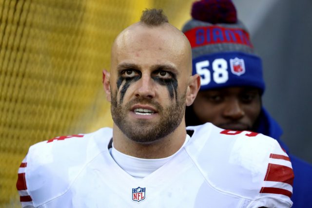 New York Giants: Mark Herzlich Taking Snaps at TE Makes it Difficult to Assess Position