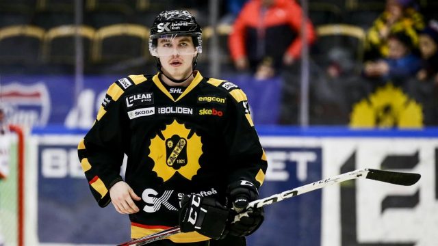 New York Islanders’ Sebastian Aho Signs Entry-Level Contract