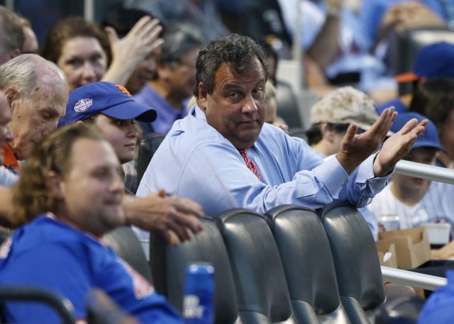 New York Mets: Chris Christie Catches Foul Ball, Heavily Booed (Video)
