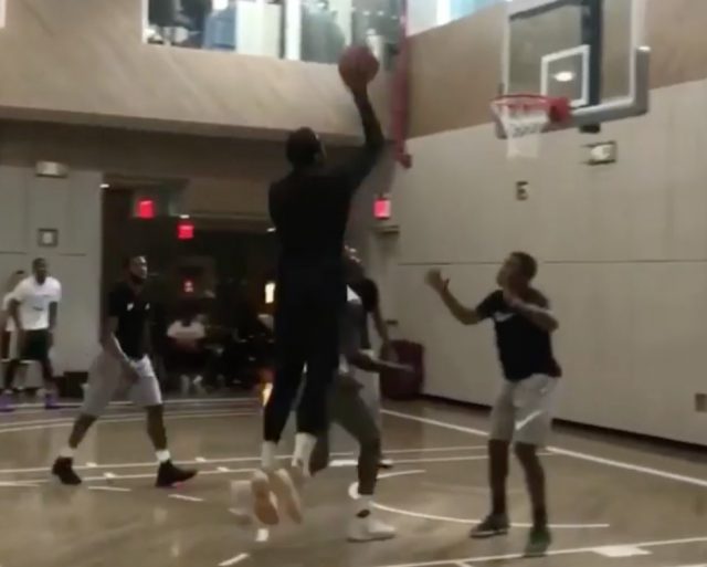 New York Knicks: Carmelo Anthony Lets Frank, THJ In His Game (Video)