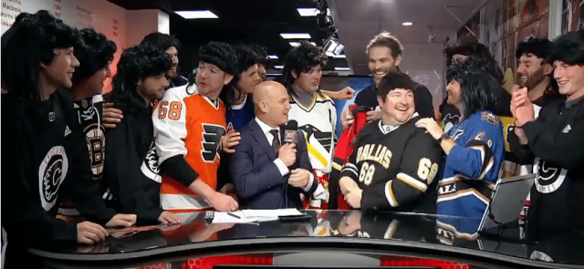 Jaromir Jagr Surprises ‘The Traveling Jagrs’ With New Jersey (Video)