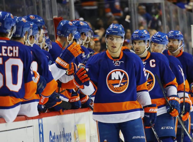 New York Islanders Plow Avalanche 6-4, Mathew Barzal Sets Rookie Record (Highlights)