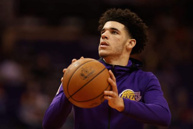 No, the Los Angeles Lakers should not be worried about Lonzo Ball