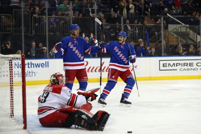 New York Rangers 5, Carolina Hurricanes 1: Grabner propels huge win (Highlights)