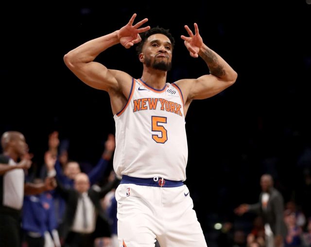 New York Knicks 111, Brooklyn Nets 104: Kristaps Porzingis hurts knee (Highlights)