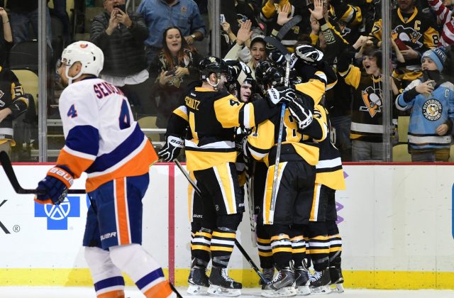 New York Islanders embarrassed by Bruins on home ice, 5-1 (Highlights)