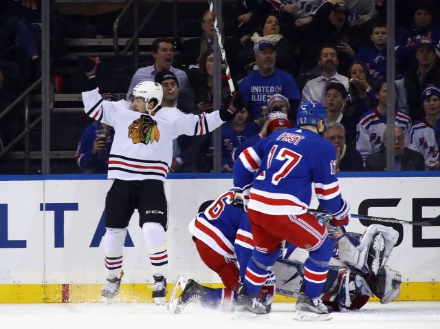Blackhawks puck control too much for Lundqvist, Rangers (Highlights)