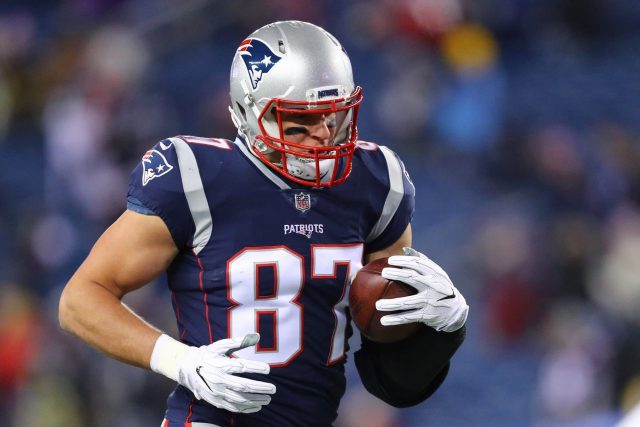Daily Fantasy Football: Don’t get cute, play Rob Gronkowski