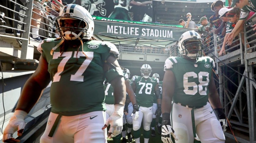 New York Jets LT Kelvin Beachum in walking boot with sore foot, out ‘week-to-week’