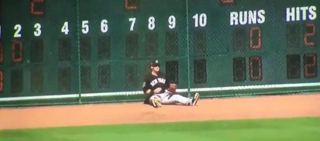 New York Yankees: Clint Frazier makes ridiculous catch (Video)
